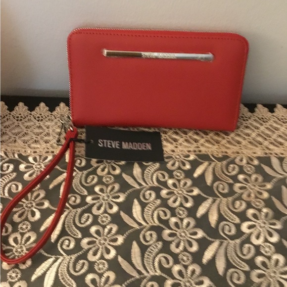 Steve Madden wristlet - Picture 6 of 7